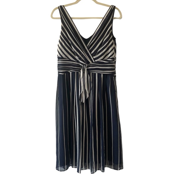 Ann Taylor Dresses & Skirts - Ann Taylor Dress Size 8 Flowy sleeveless Navy White Stripes